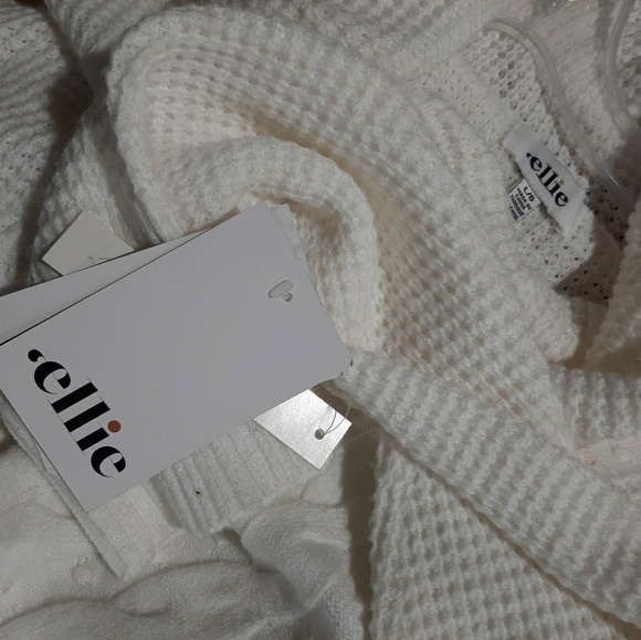 Ellie Turtle Neck Blouse - Picture 3 of 4